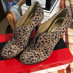 Leopards shoes